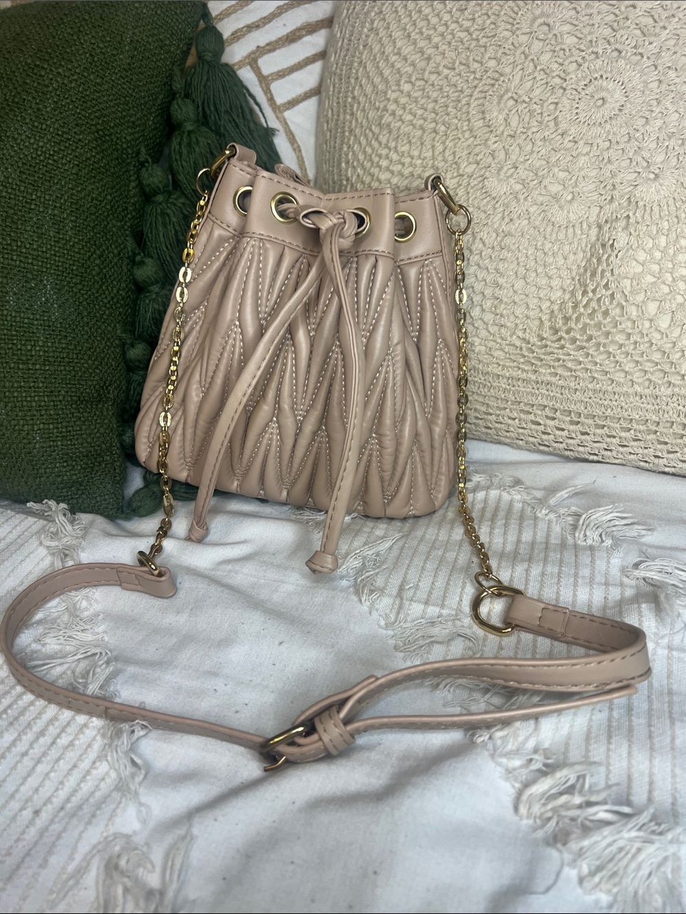 Quilted Drawstring Bucket Bag - Picture 5 of 6
